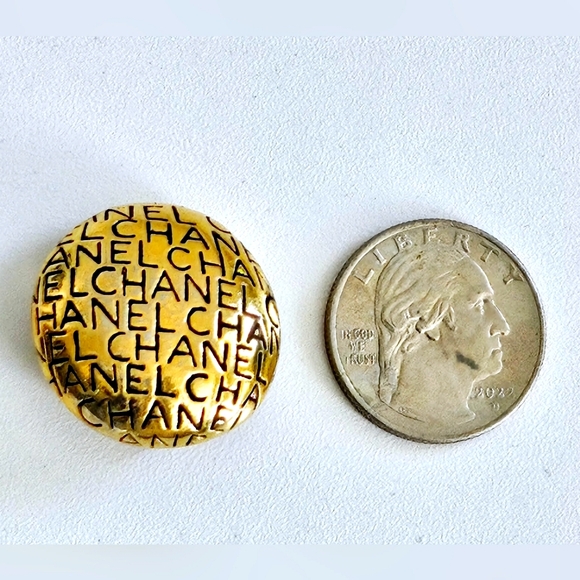 Chanel Gold-plated Lettered Vintage Earrings - Picture 7 of 7